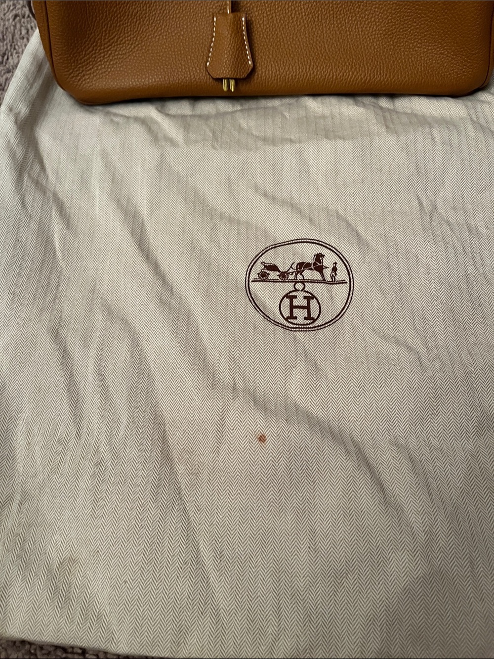 Hermès Style Tote Bag in Brown with Gold Hardware - Picture 3 of 7